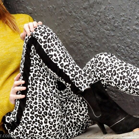 Cheetah  Skinny Jeans - Picture 4 of 16